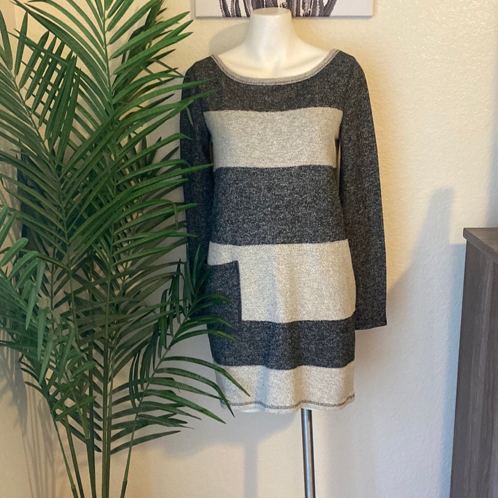 ‼️Closet Clear Out‼️ Rachel Roy Grey and Gold Shift Dress